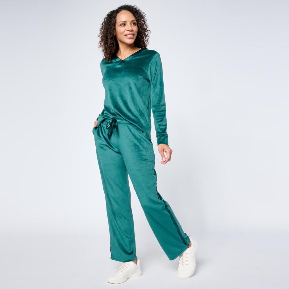 Cuddl Duds Emerald Green Velvet Lounge Set